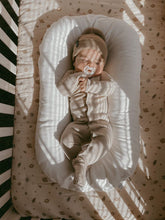 Laden Sie das Bild in den Galerie-Viewer, Crib Blanket | Space