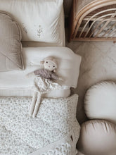 Laden Sie das Bild in den Galerie-Viewer, Crib Blanket | Powder
