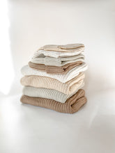 Carregar imagem no visualizador da galeria, Chunky Knit Beanie | Pecan
