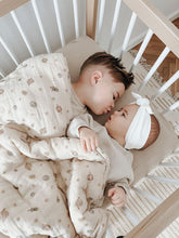 Laden Sie das Bild in den Galerie-Viewer, Crib Blanket | Space
