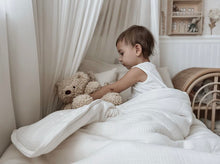 Laden Sie das Bild in den Galerie-Viewer, Crib Blanket | Powder
