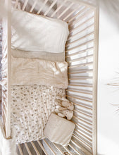 Laden Sie das Bild in den Galerie-Viewer, Crib Blanket | Space
