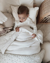 Laden Sie das Bild in den Galerie-Viewer, Crib Blanket | Powder
