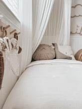 Laden Sie das Bild in den Galerie-Viewer, Crib Blanket | Powder

